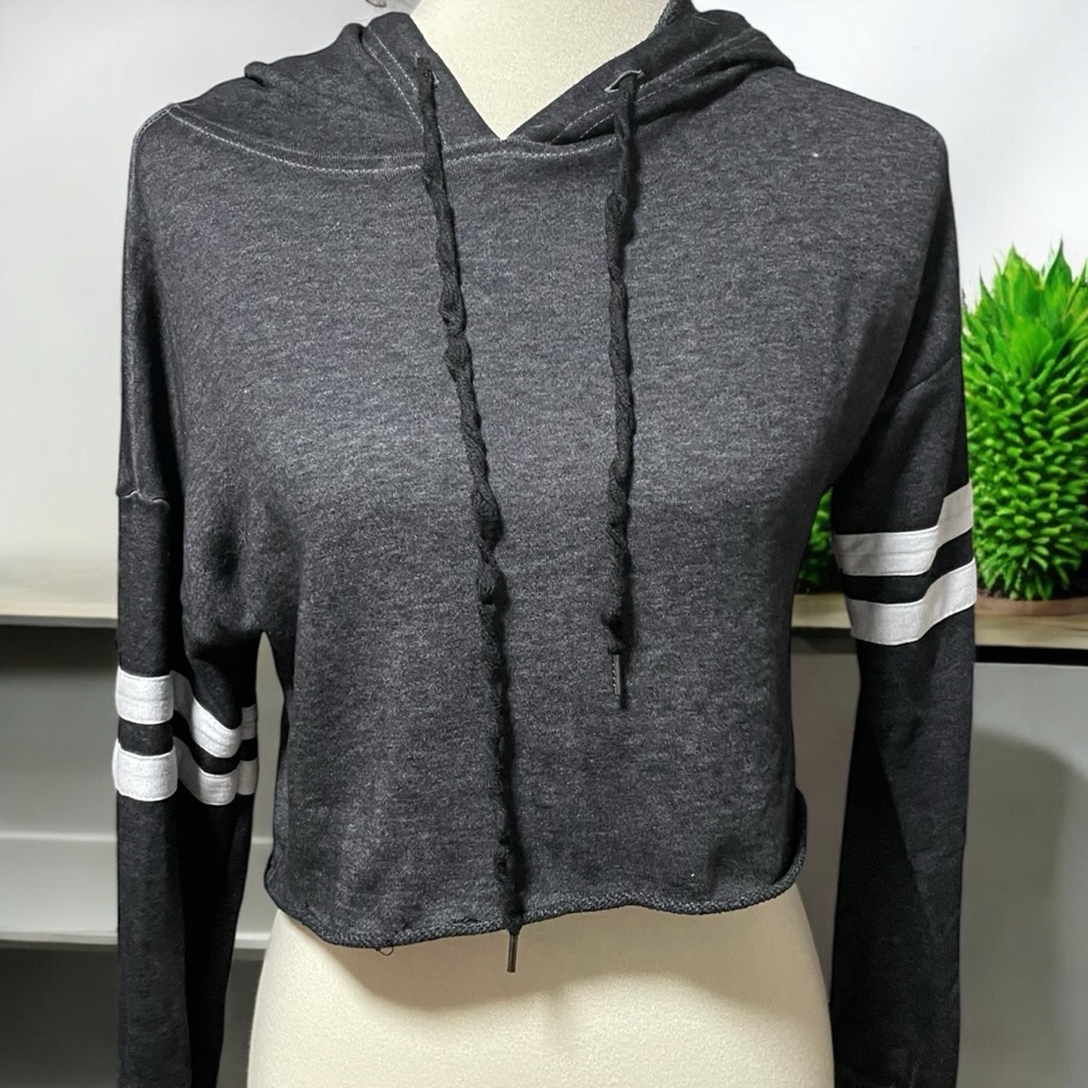 Rue21 Gray Cropped Relaxed Hoodie